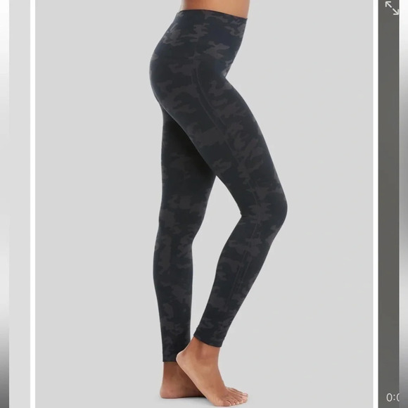 SPANX EcoCare Seamless Leggings Black Camo - Picture 4 of 9